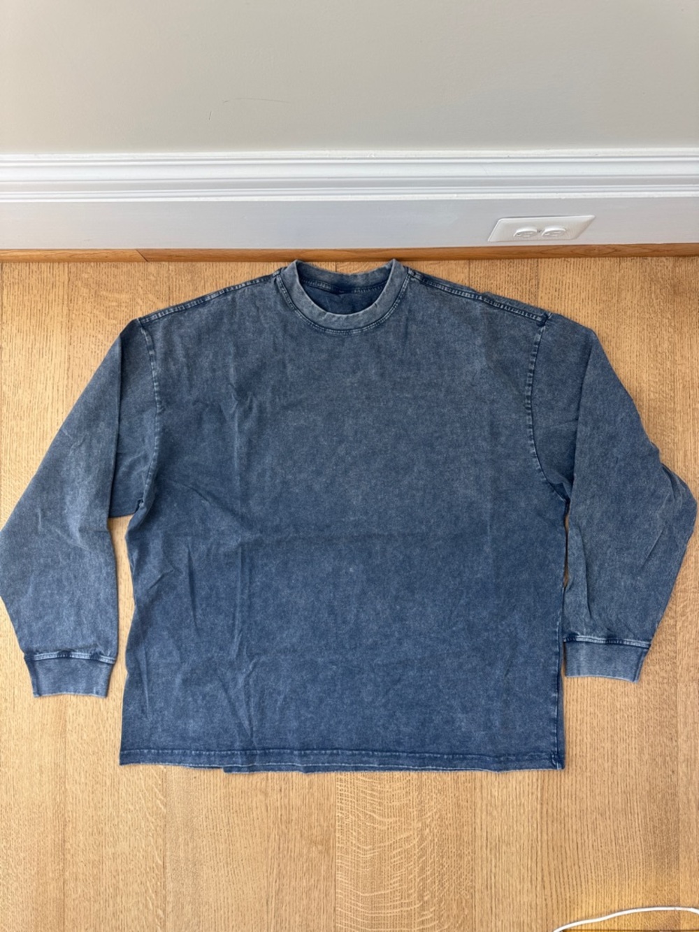 Faiable Blue Crewneck Sweatshirt Packaging Label